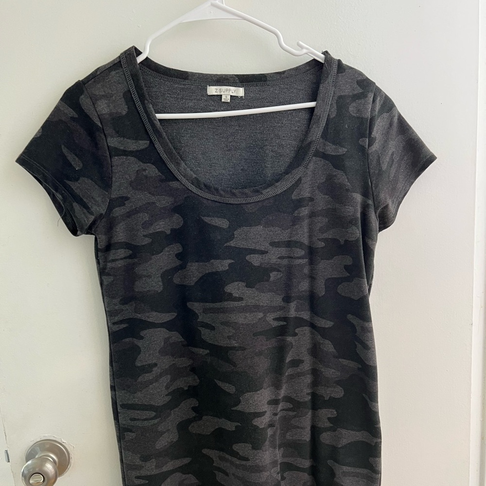 Z SUPPLY SMALL SHIFT DRESS BLACK CAMO
